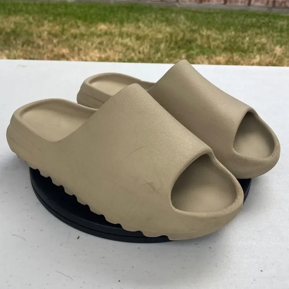 Mens Adidas Yeezy FW6344 Rubber Footbed Lightweight Casual Slide Sandal 8 Beige